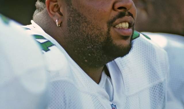 开云-美国前球星遭遇“斩杀线”，沦为流浪汉住垃圾堆，被刺伤殴打致死|NFL|乔-约翰逊|费城老鹰|国家橄榄球联盟|新英格兰爱国者_新浪体育_新浪新闻